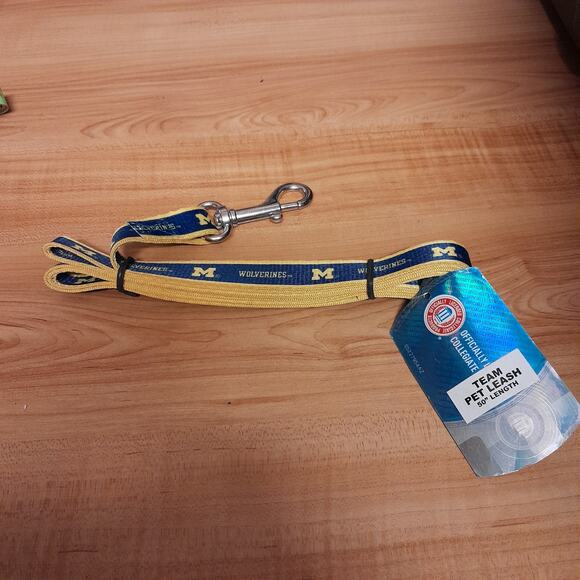 Michigan Wolverines Double Sided Team Pet Leash 50" Long 3/4" Width NCAA New - Picture 3 of 3